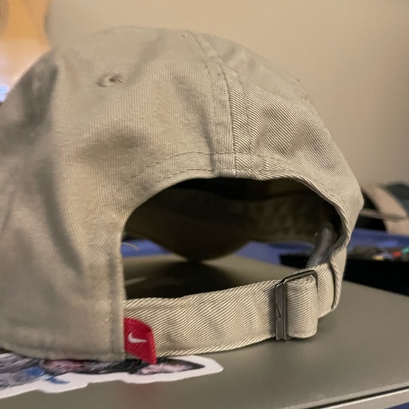 Nike hat - Picture 2 of 2